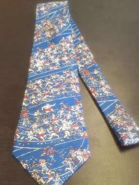 Where's Waldo Runner Print Tie